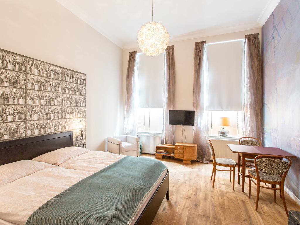 Designappartement Vienna Paintings Room photo